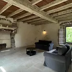 Chateau De Chausserais - 5 Chambres, 4 Salles D'eau - A 55 Minutes Du Puy-du-fo U *