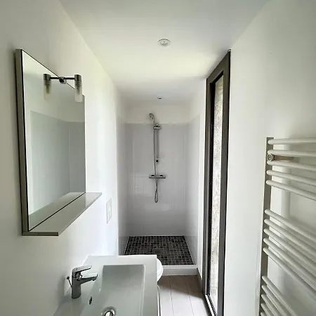 Chateau De Chausserais - 5 Chambres, 4 Salles D'eau - A 55 Minutes Du Puy-du-fo U * Chiché