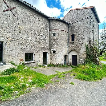 Chateau De Chausserais - 5 Chambres, 4 Salles D'eau - A 55 Minutes Du Puy-du-fo U