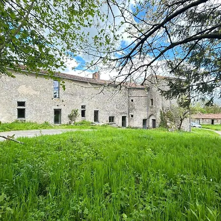 Chateau De Chausserais - 5 Chambres, 4 Salles D'eau - A 55 Minutes Du Puy-du-fo U Semesterbostad