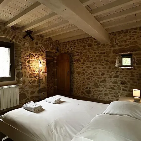 Semesterbostad Chateau De Chausserais - 5 Chambres, 4 Salles D'eau - A 55 Minutes Du Puy-du-fo U