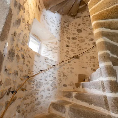 Chateau De Chausserais - 5 Chambres, 4 Salles D'eau - A 55 Minutes Du Puy-du-fo U * Chiché