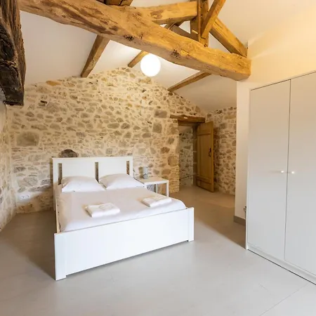 Chateau De Chausserais - 5 Chambres, 4 Salles D'eau - A 55 Minutes Du Puy-du-fo U Chiché