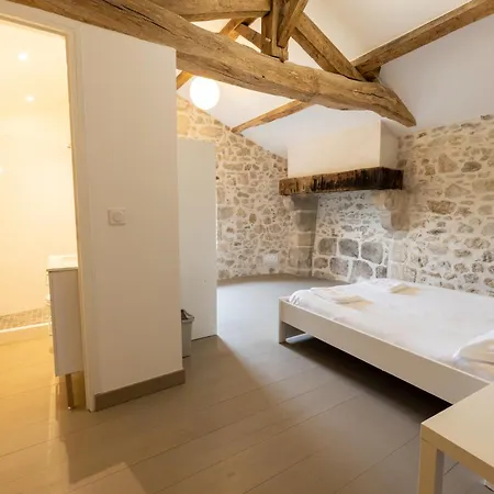 Semesterbostad Chateau De Chausserais - 5 Chambres, 4 Salles D'eau - A 55 Minutes Du Puy-du-fo U *