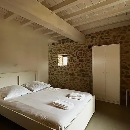 Chateau De Chausserais - 5 Chambres, 4 Salles D'eau - A 55 Minutes Du Puy-du-fo U *