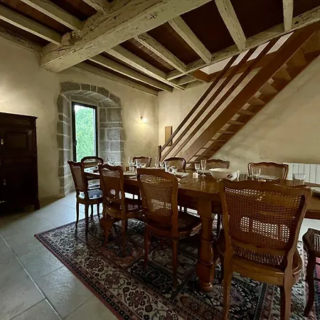 Chateau De Chausserais - 5 Chambres, 4 Salles D'eau - A 55 Minutes Du Puy-du-fo U Semesterbostad Chiché