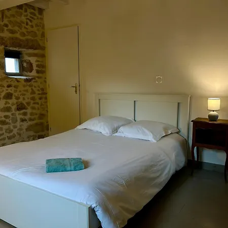 Chateau De Chausserais - 5 Chambres, 4 Salles D'eau - A 55 Minutes Du Puy-du-fo U Semesterbostad Chiché