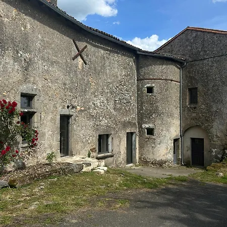 Chateau De Chausserais - 5 Chambres, 4 Salles D'eau - A 55 Minutes Du Puy-du-fo U Vakantiehuis
