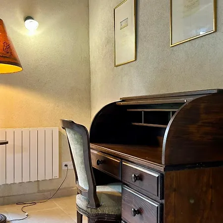 Chateau De Chausserais - 5 Chambres, 4 Salles D'eau - A 55 Minutes Du Puy-du-fo U Vakantiehuis