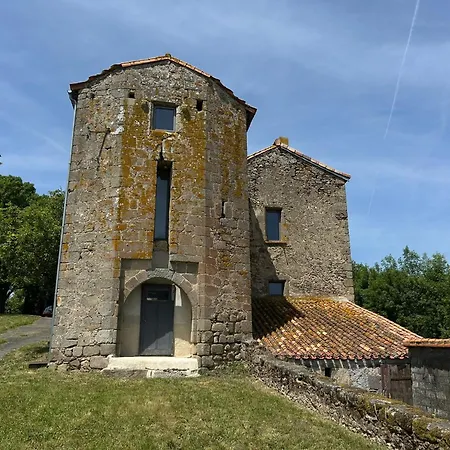 Chateau De Chausserais - 5 Chambres, 4 Salles D'eau - A 55 Minutes Du Puy-du-fo U