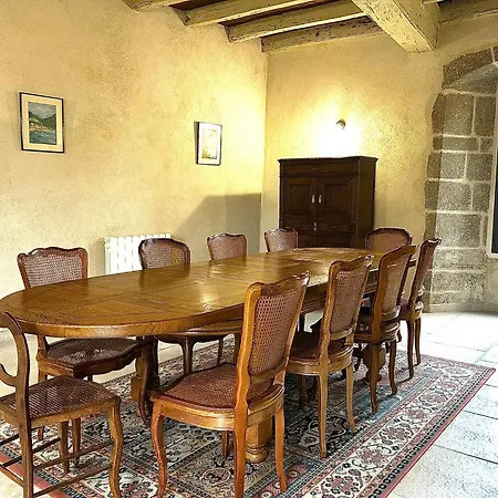 Vakantiehuis Chateau De Chausserais - 5 Chambres, 4 Salles D'eau - A 55 Minutes Du Puy-du-fo U