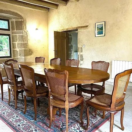 Chateau De Chausserais - 5 Chambres, 4 Salles D'eau - A 55 Minutes Du Puy-du-fo U Vakantiehuis Chiché