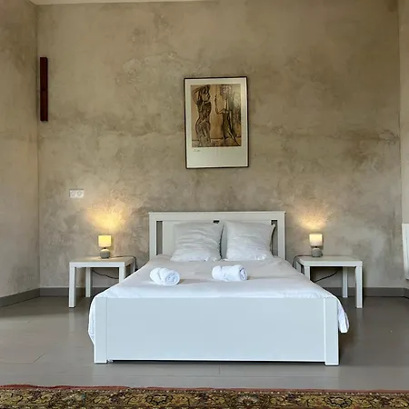 Chateau De Chausserais - 5 Chambres, 4 Salles D'eau - A 55 Minutes Du Puy-du-fo U * Chiché